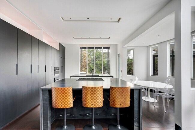 Building Photo - 2200 Harvard St