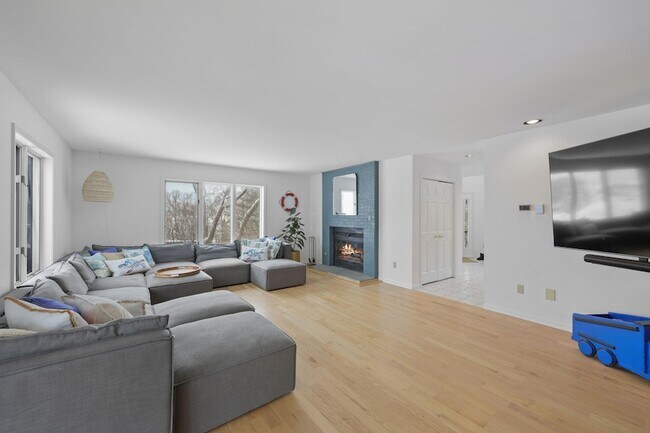 Building Photo - 16 Cedar Trail