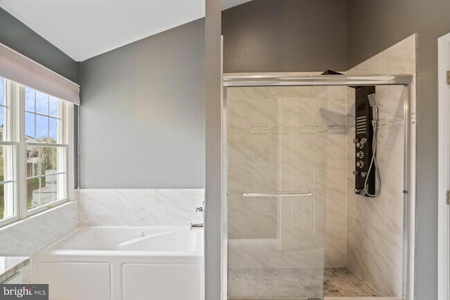 Building Photo - 43513 Lucketts Bridge Cir