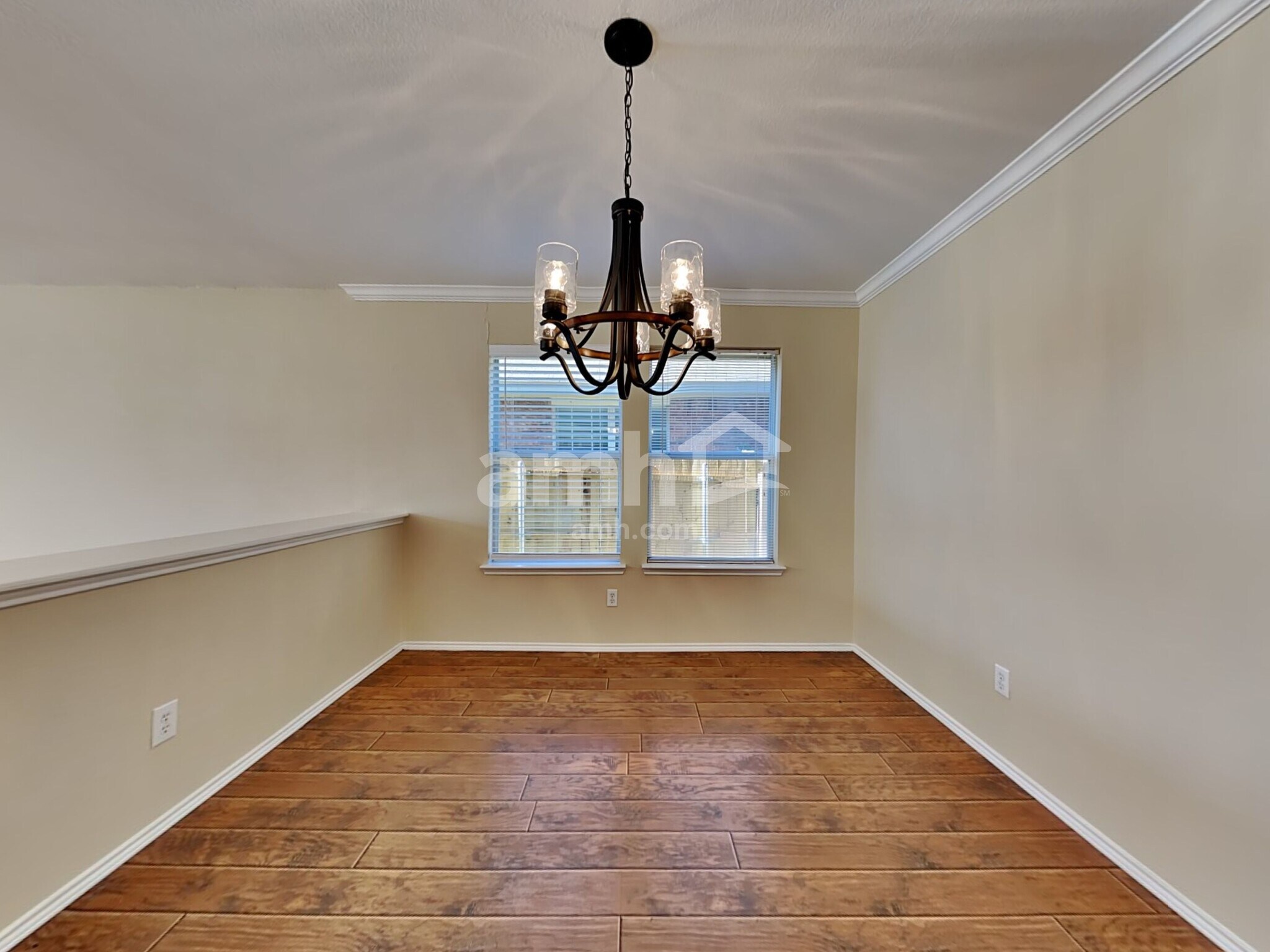 Building Photo - 421 Hackberry Dr