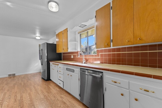 Building Photo - 4bd/2ba Seattle House