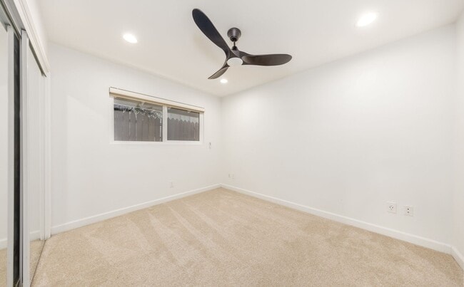 Building Photo - Large, Gorgeous Single Story Pool Home