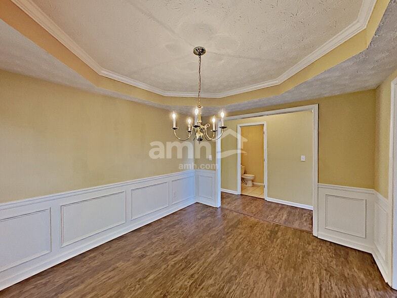 Building Photo - 2041 Vintage Oaks Dr