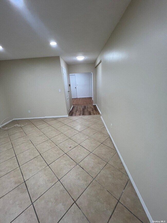 Building Photo - 33 Hilltop Ln