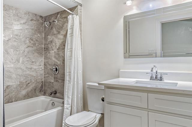 Building Photo - 8750 Park Ln