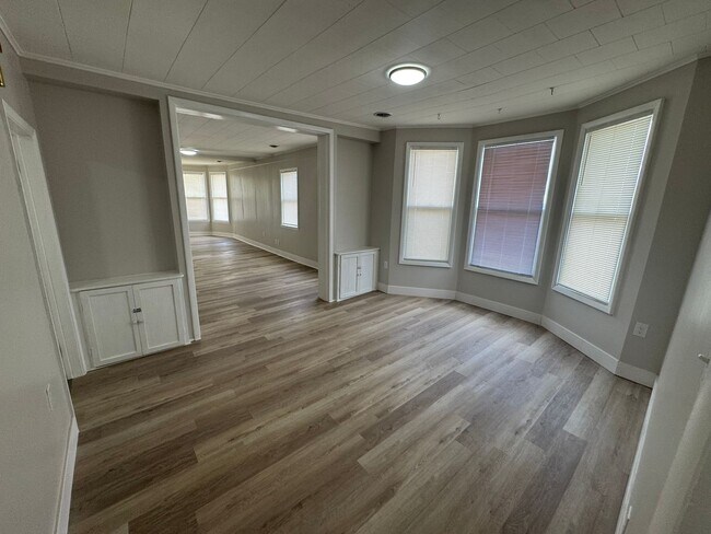 Building Photo - 1030 19th St