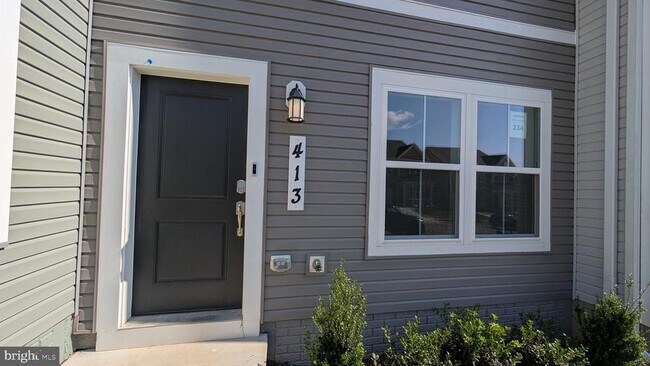 Building Photo - 413 SILVER BIRCH Dr