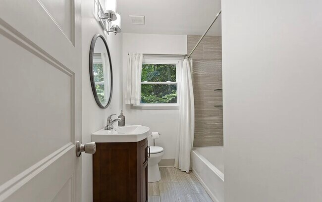 Building Photo - 2129 Kensington Gates Dr NW