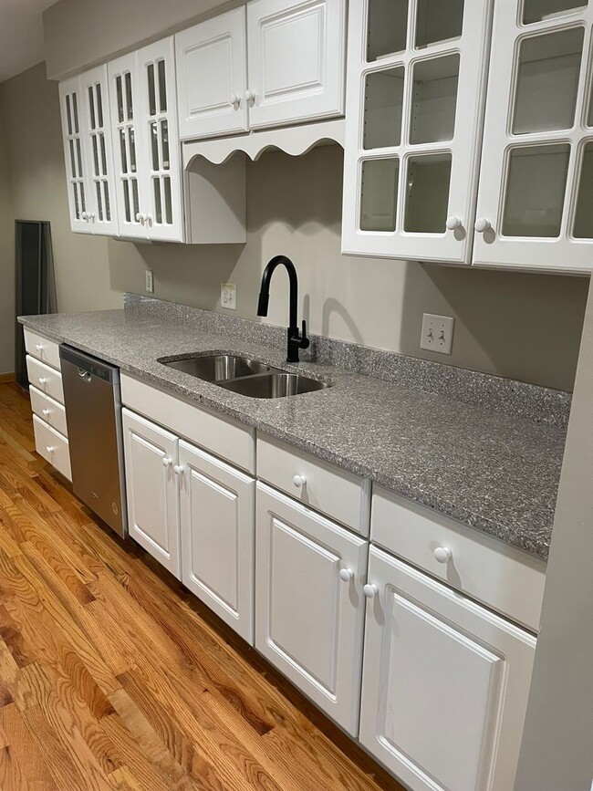 Building Photo - Waterfront! 3 Bedroom, 2 Bath Condo- Erie Village, East Syracuse