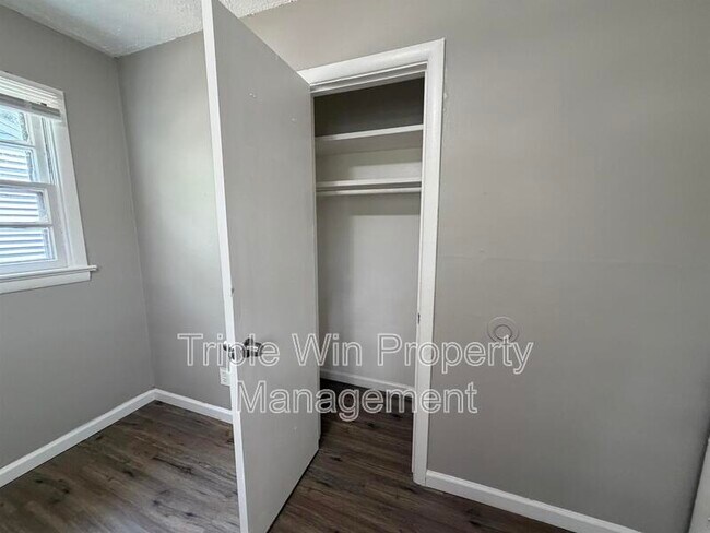 Building Photo - 1113 Highmont Dr