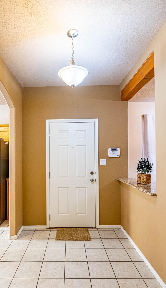 Building Photo - 9719 Calle Chamisa NW