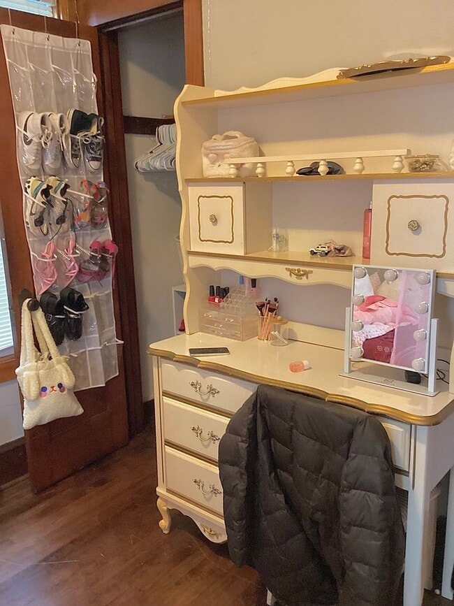 Building Photo - Murray Upper UWM