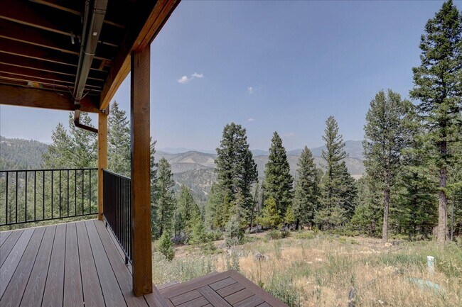 Building Photo - 85 Santa Fe Mountain Rd