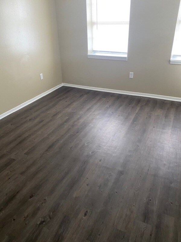 Building Photo - 1500 Millview Dr