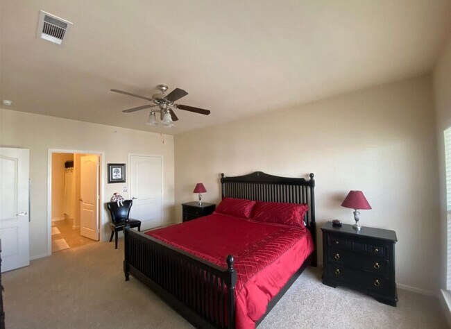 Spacious Master with walk in closet and private bath. - 1085 Shop Rd