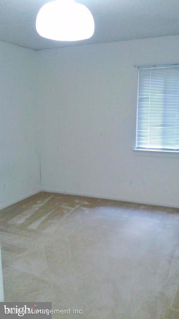 Building Photo - 2 br, 1.5 bath House - 11806 Breton Ct. #12C