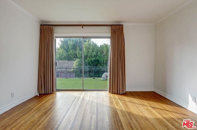 Building Photo - 165 N Las Palmas Ave