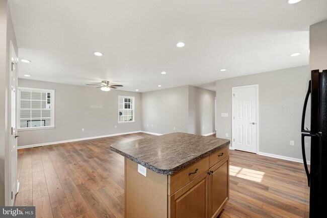 Building Photo - 640 Jenkins Ln