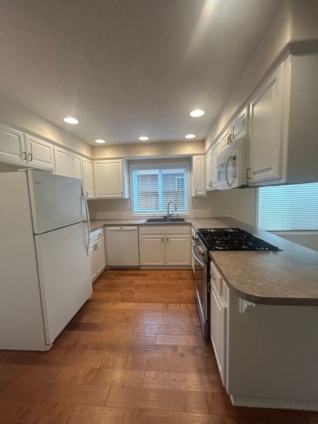 Building Photo - Beautiful Three Bedroom in Keizer