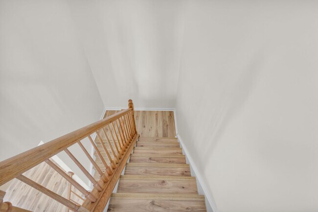 Building Photo - Beautifully Renovated 3 Bedroom 2.5 Bath H...