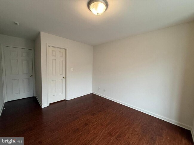 Building Photo - 4345 Normandy Ct