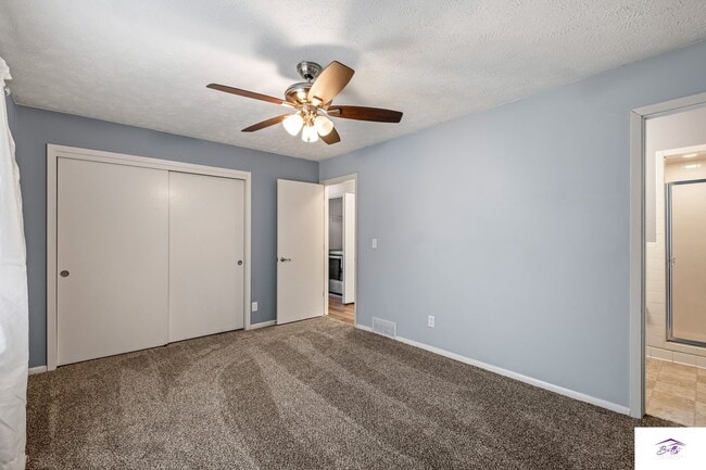 Building Photo - WELCOME HOME! AVAILABLE NOW!