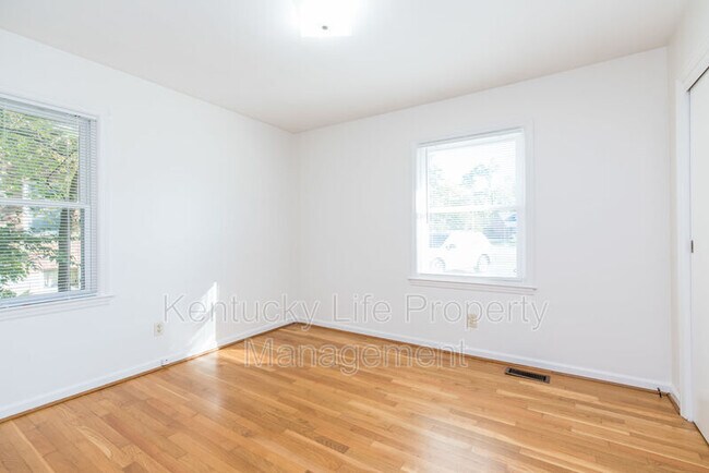 Building Photo - 104 Greenbriar Rd