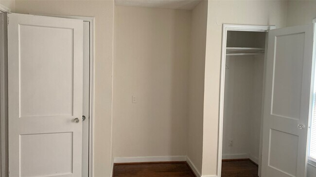 Building Photo - 4420 Roseland St