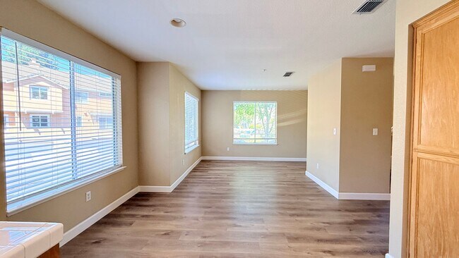 Building Photo - 401 Skylark Ct