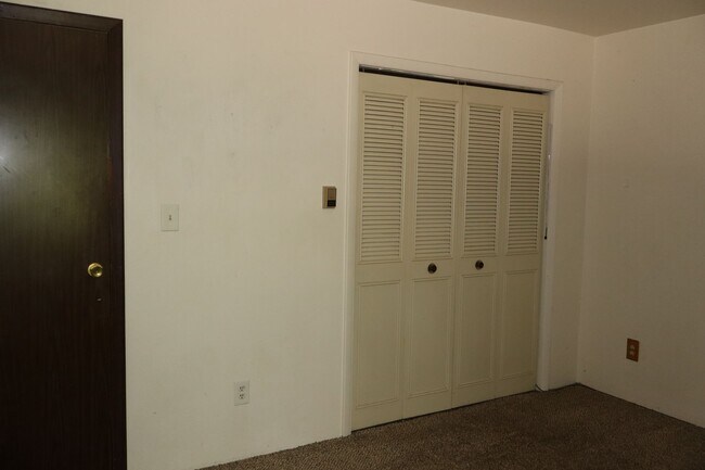 Building Photo - 2 Bedroom Condo Near CSU