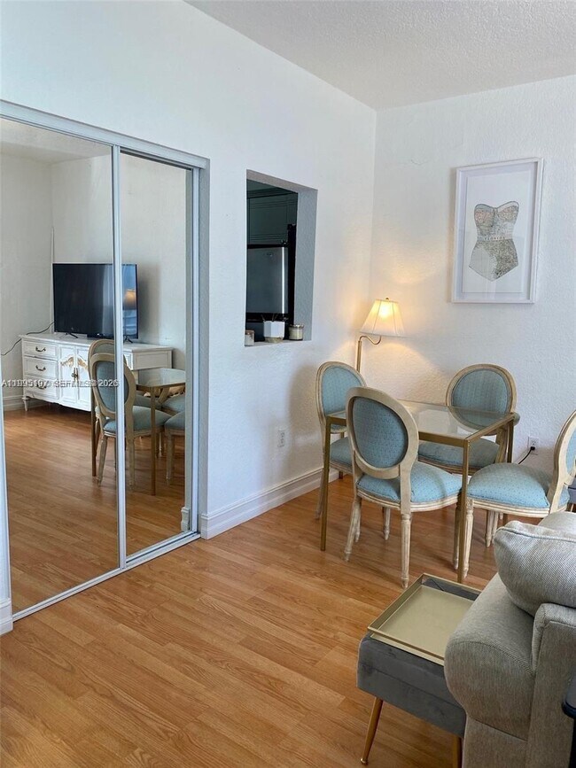 Building Photo - 820 Euclid Ave