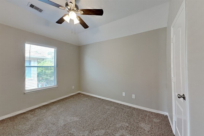Building Photo - 8000 N Tarrytown Crossing Dr