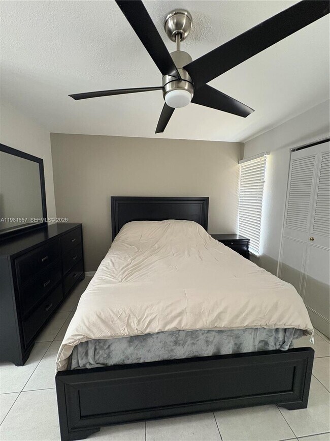 Building Photo - 9955 Twin Lakes Dr