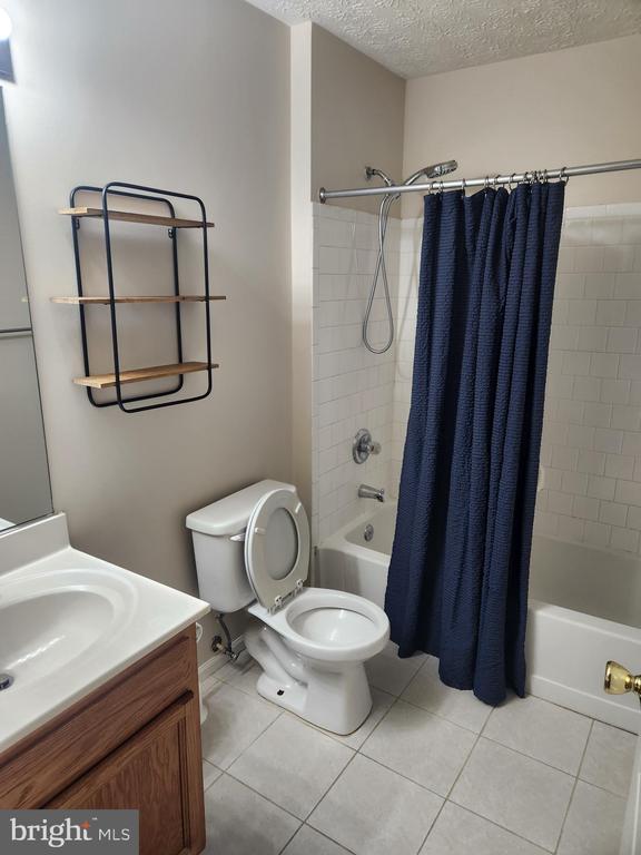 Building Photo - 8941 Town Center Cir