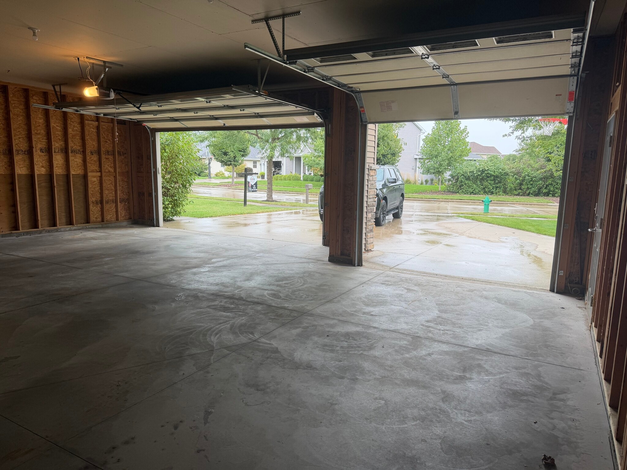 Building Photo - 2701 E Glenhurst Ln