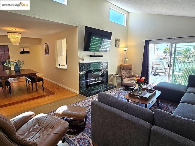 Building Photo - 1216 Marina Cir