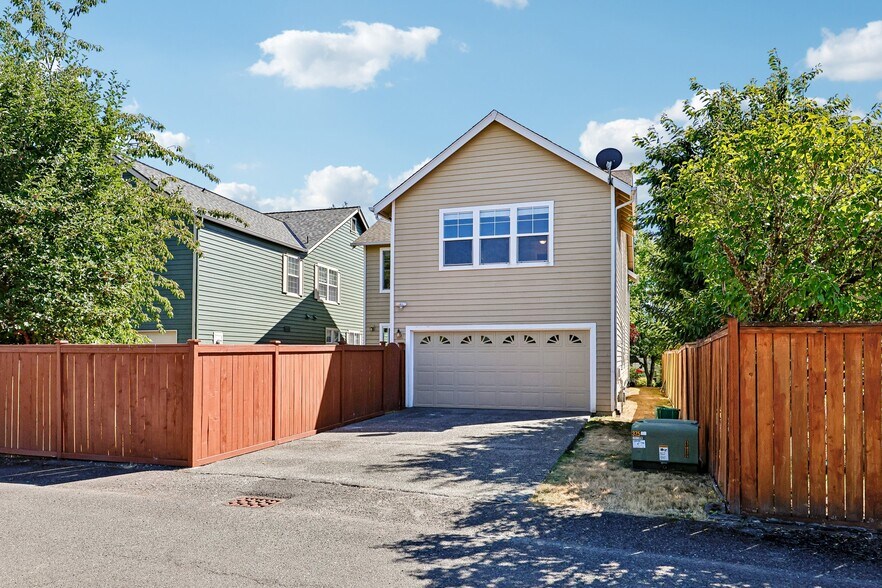 Building Photo - 22754 NE 94th Way