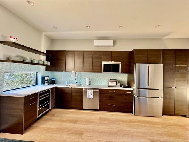 Building Photo - 1324 S Daytona Ave