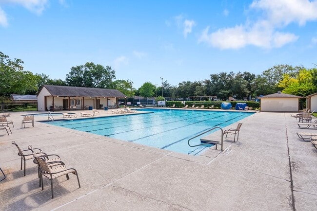 Building Photo - 14039 Utopia Dr