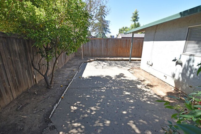 Building Photo - 4003-4003 Westporter Dr