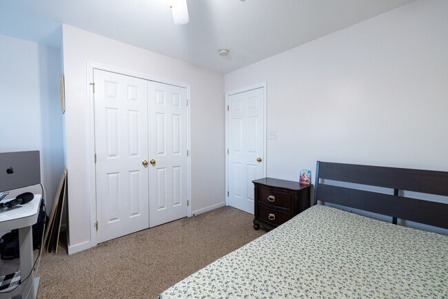 Building Photo - 305 Jamerson Ct