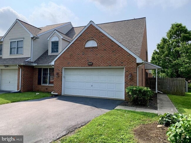 Primary Photo - 416 Huntington Dr