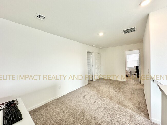 Building Photo - 7064 W Vineridge Dr