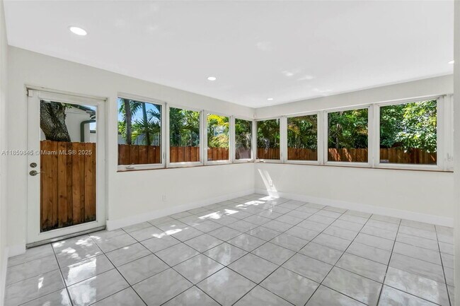 Building Photo - 6437 SW 14th St