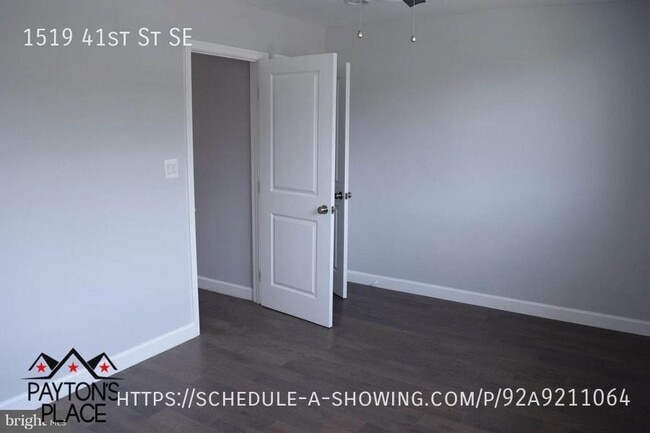 Building Photo - 1519 41st St SE