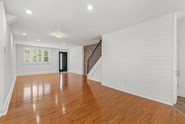 Building Photo - 2911 S 15th St