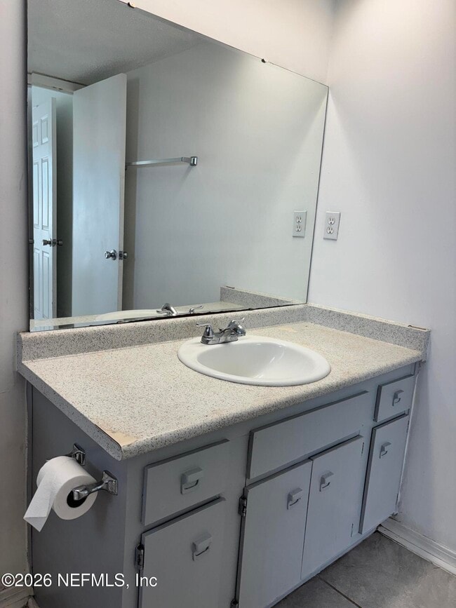 Building Photo - 221 6th St S