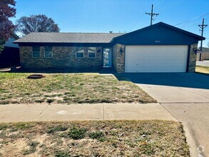 Building Photo - Freshly Remodeled 3 Bedroom 2 Bathroom Hom...