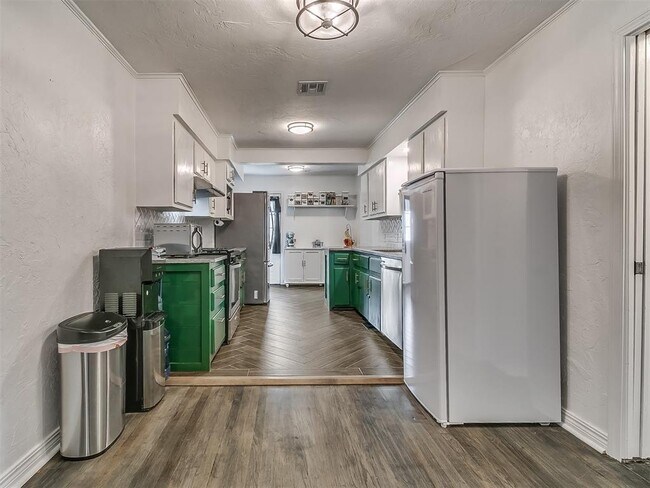 Building Photo - 621 N 16th St