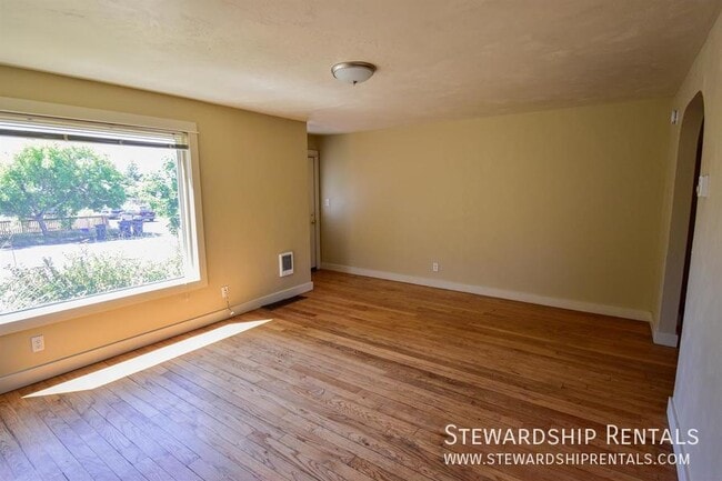 Building Photo - 2273 Hilyard St